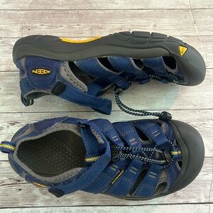 Keen Big Kids' Navy Blue and Grey Closed Toe Water Shoes Sandals